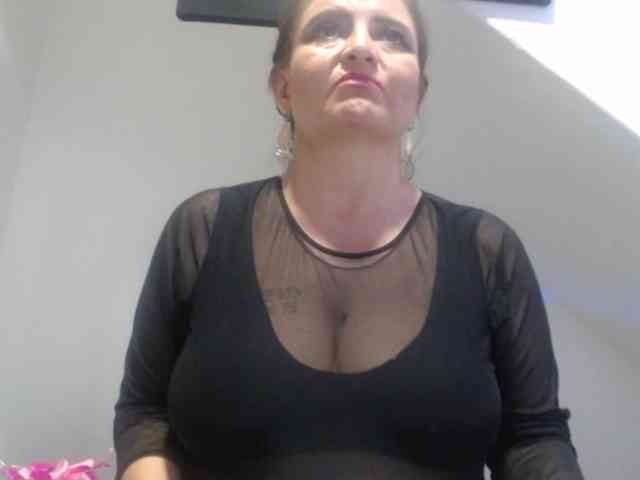 DeboraCienfuegos25 webcam