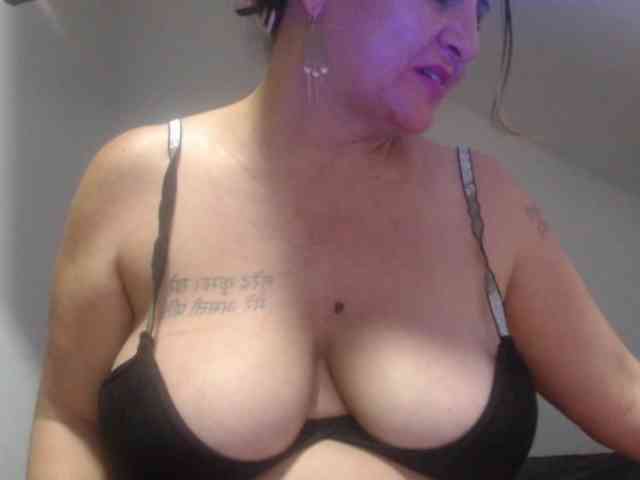 DeboraCienfuegos25 webcam