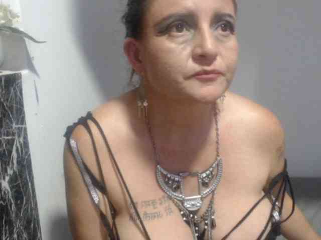 DeboraCienfuegos25 webcam