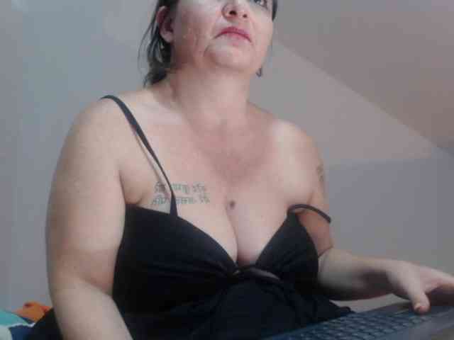 DeboraCienfuegos25 webcam