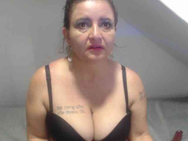 DeboraCienfuegos25 webcam