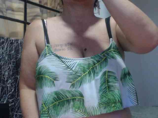 DeboraCienfuegos25 webcam