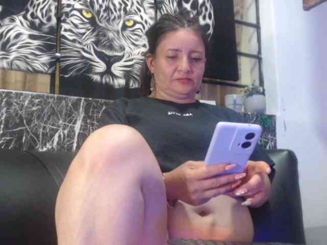 DeboraCienfuegos25 webcam