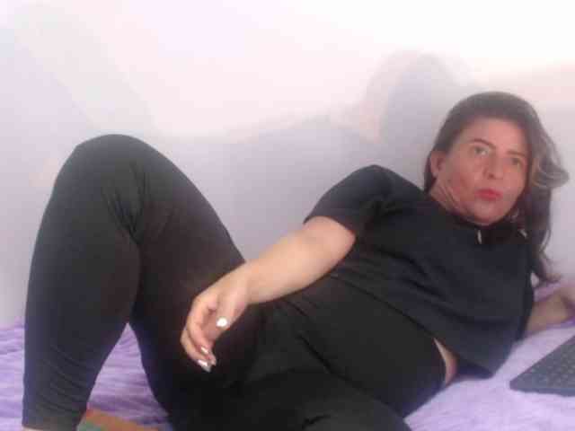 DeboraCienfuegos25 webcam