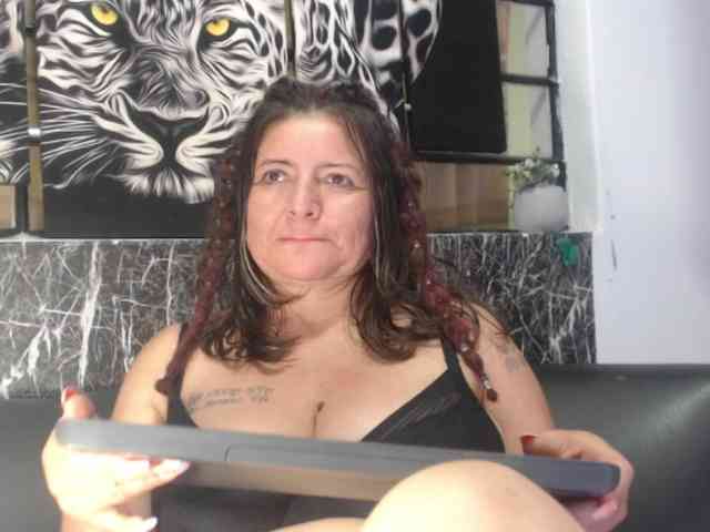 DeboraCienfuegos25 webcam