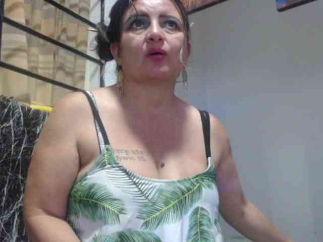 DeboraCienfuegos25 webcam