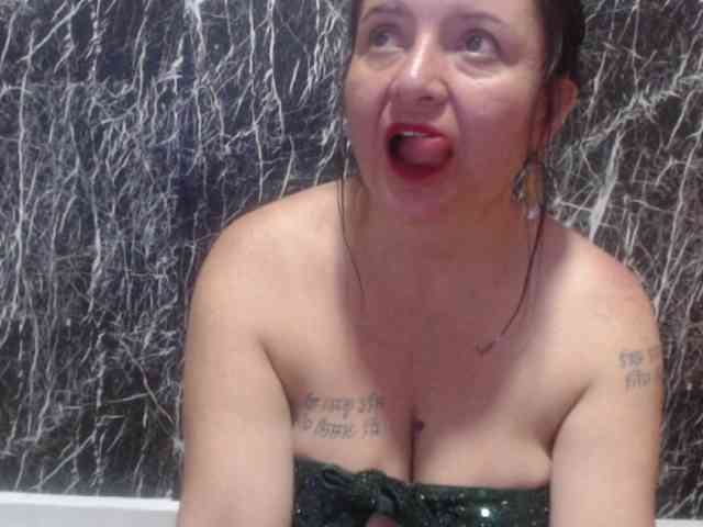 DeboraCienfuegos25 webcam