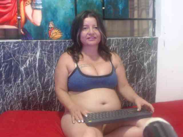 DeboraCienfuegos25 webcam