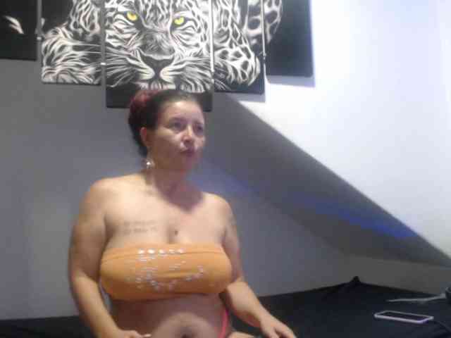 DeboraCienfuegos25 webcam