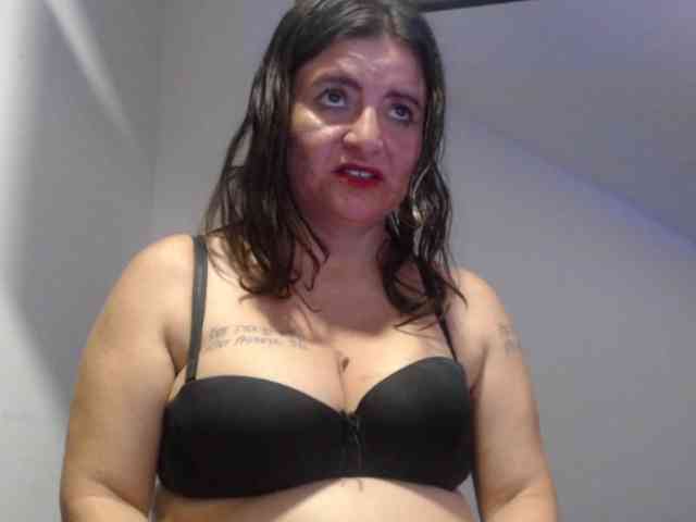 DeboraCienfuegos... Live Webcam on BongaCams