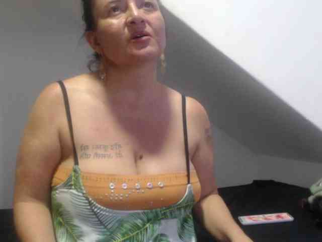 DeboraCienfuegos25 webcam