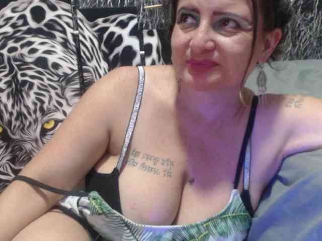 DeboraCienfuegos25 webcam