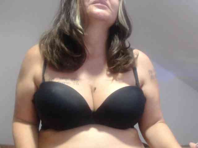 DeboraCienfuegos25 DeboraCienfuegos25