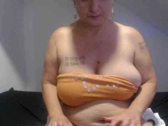 DeboraCienfuegos25 webcam