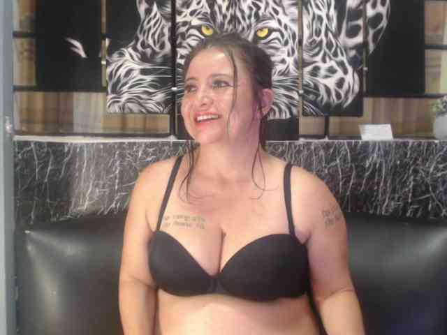 DeboraCienfuegos25 DeboraCienfuegos25