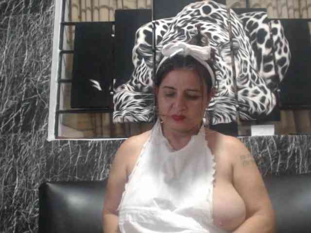 DeboraCienfuegos25 DeboraCienfuegos25