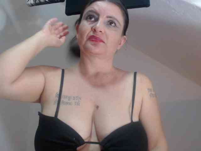 DeboraCienfuegos25 DeboraCienfuegos25