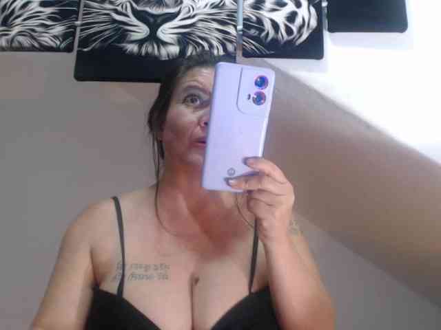 DeboraCienfuegos25 webcam