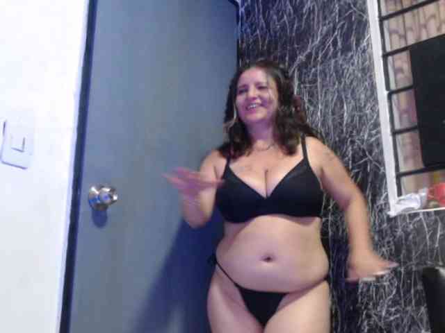 DeboraCienfuegos25 DeboraCienfuegos25