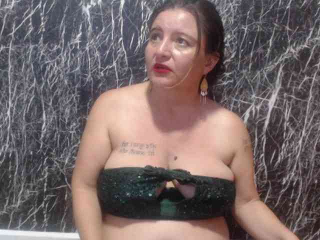 DeboraCienfuegos25 webcam