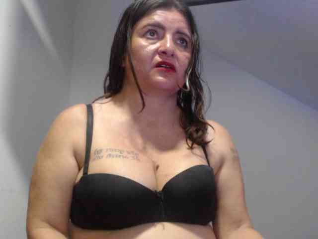 DeboraCienfuegos... Live Webcam on BongaCams