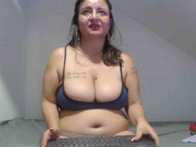 DeboraCienfuegos25 webcam