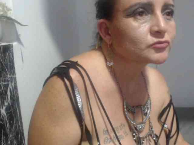 DeboraCienfuegos25 DeboraCienfuegos25