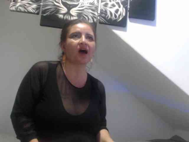 DeboraCienfuegos25 webcam