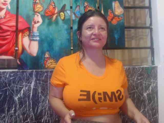 DeboraCienfuegos25 webcam