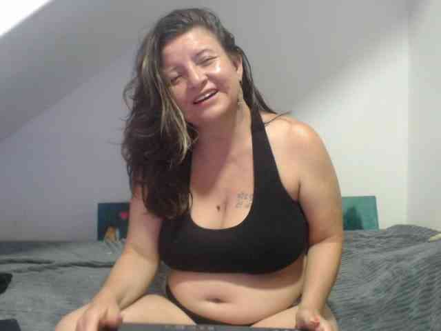 DeboraCienfuegos25 webcam