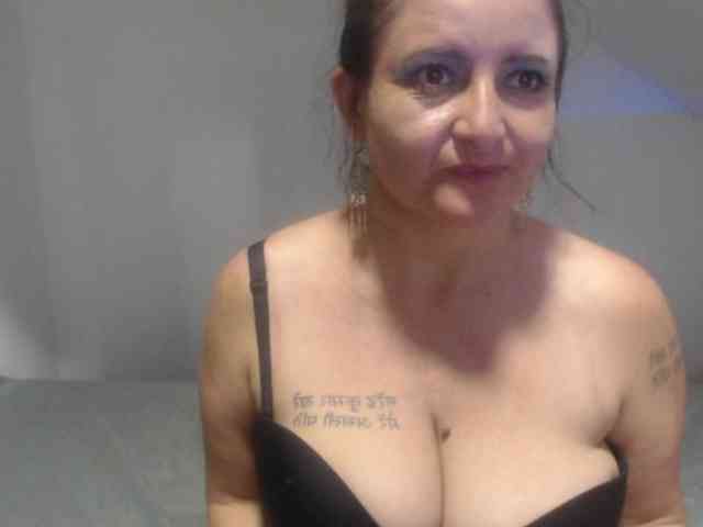 DeboraCienfuegos25 DeboraCienfuegos25