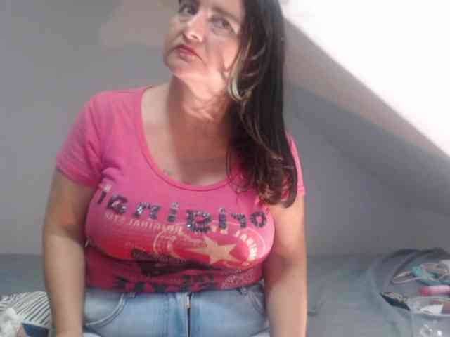 DeboraCienfuegos25 webcam