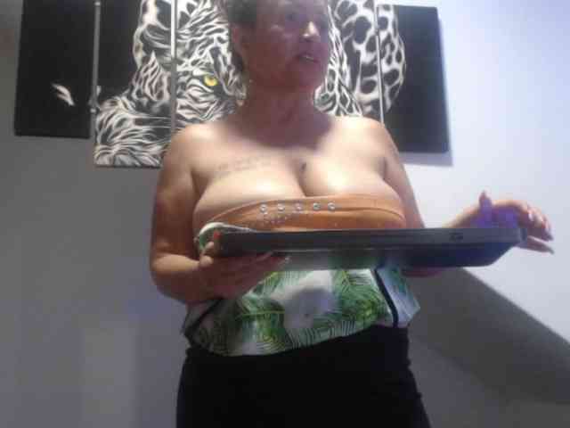 DeboraCienfuegos25 webcam