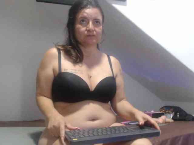 DeboraCienfuegos25 webcam