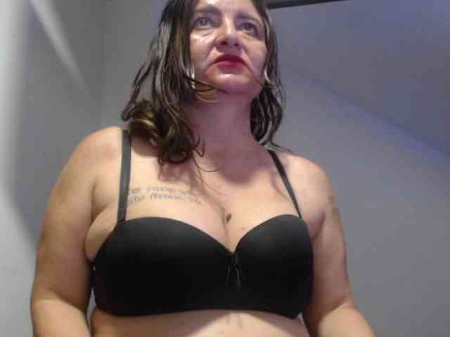 DeboraCienfuegos25 DeboraCienfuegos25