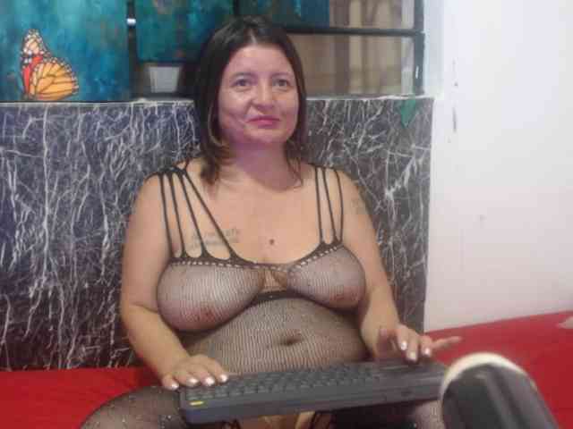 DeboraCienfuegos25 webcam