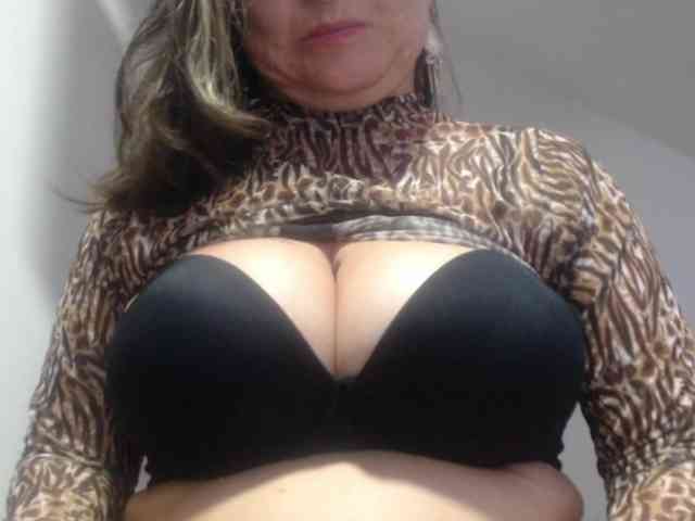 DeboraCienfuegos25 webcam