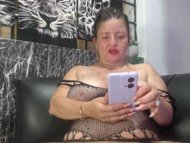 DeboraCienfuegos25 webcam