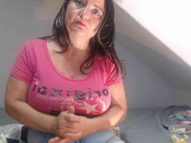 DeboraCienfuegos25 DeboraCienfuegos25