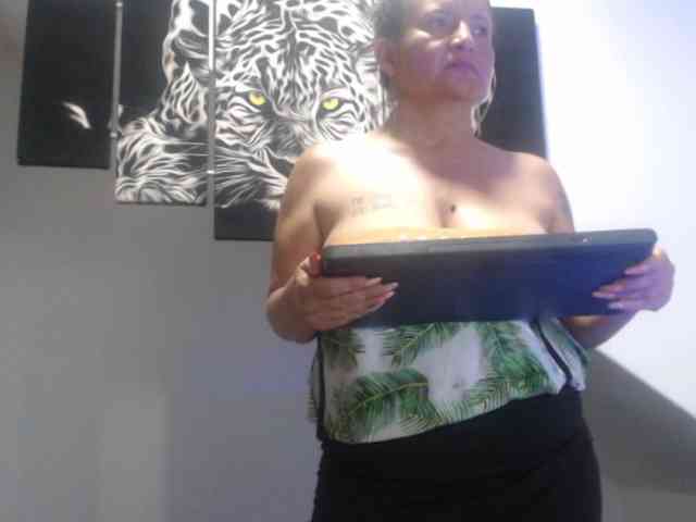 DeboraCienfuegos25 webcam