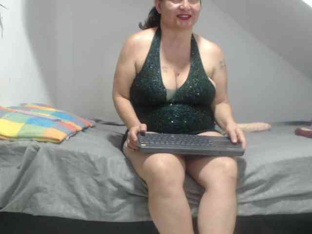 DeboraCienfuegos25 webcam