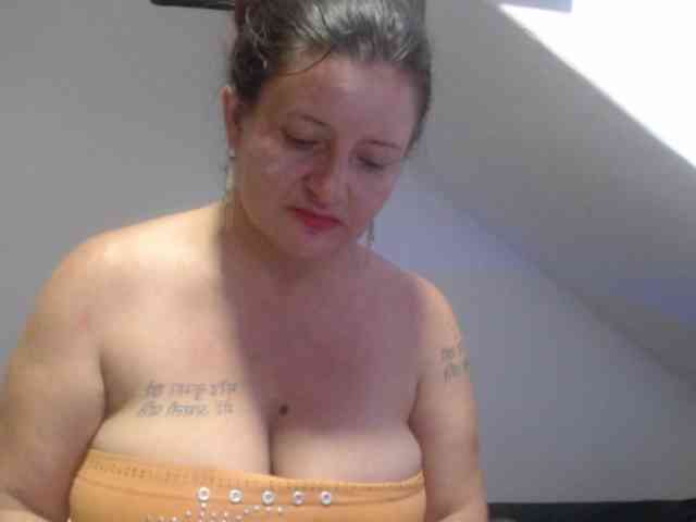 DeboraCienfuegos25 webcam