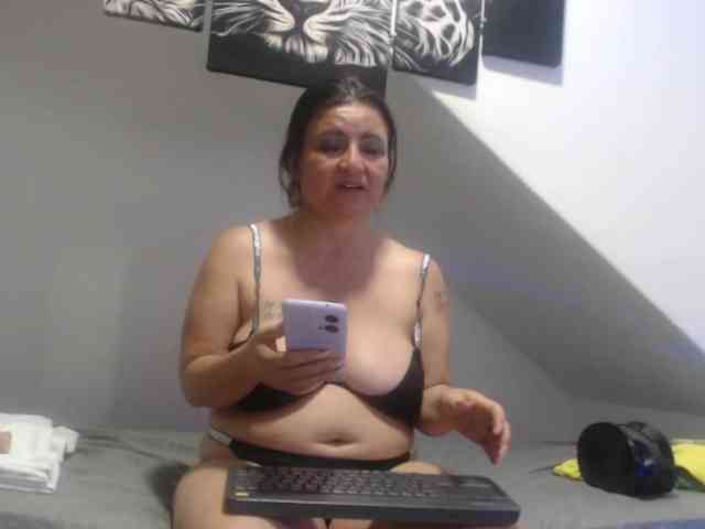 DeboraCienfuegos25 webcam