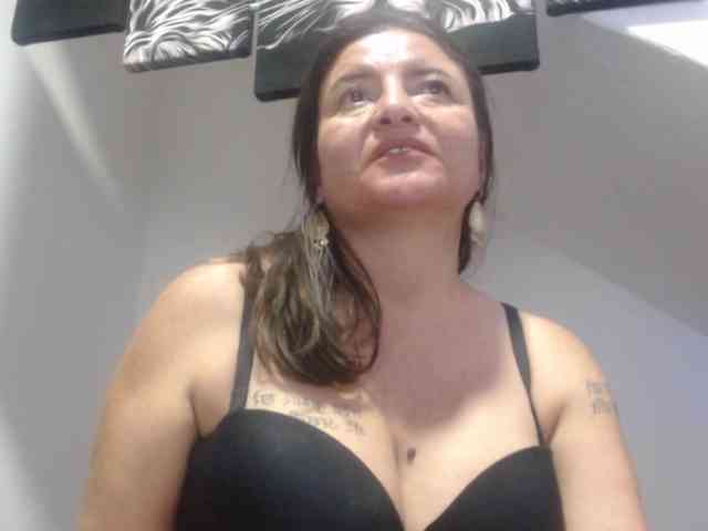 DeboraCienfuegos25 webcam