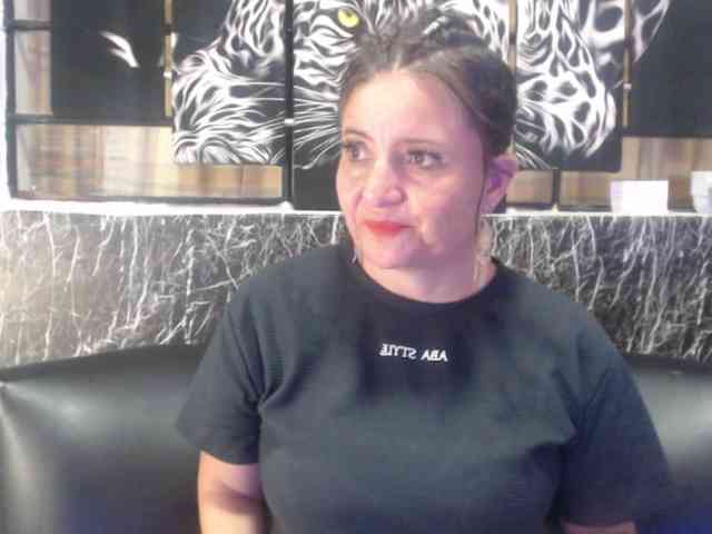 DeboraCienfuegos25 webcam