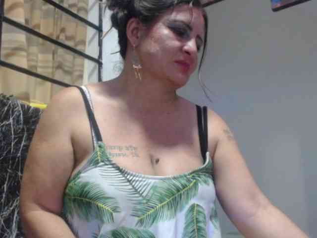 DeboraCienfuegos... Live Webcam on BongaCams