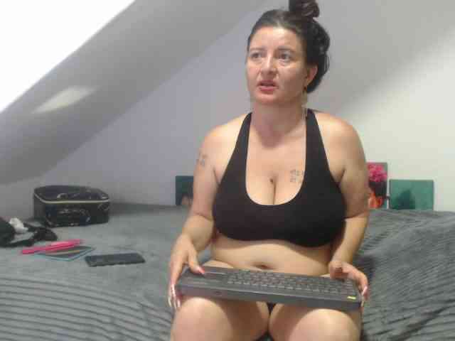 DeboraCienfuegos25 webcam