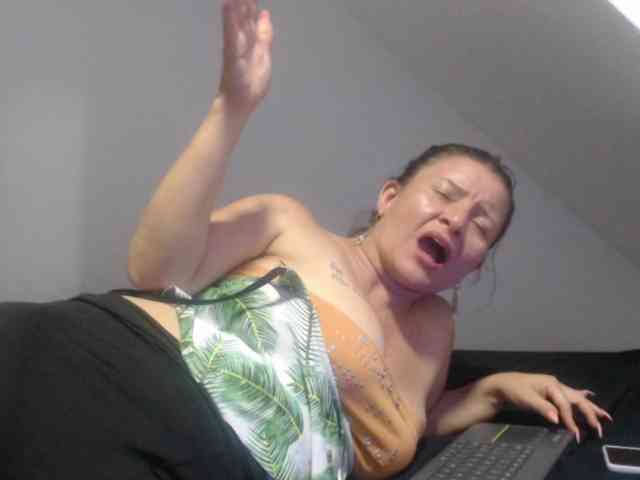 DeboraCienfuegos25 webcam