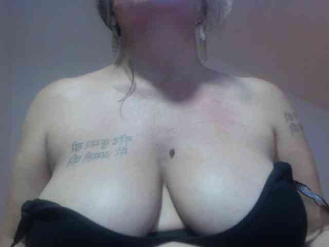 DeboraCienfuegos25 webcam