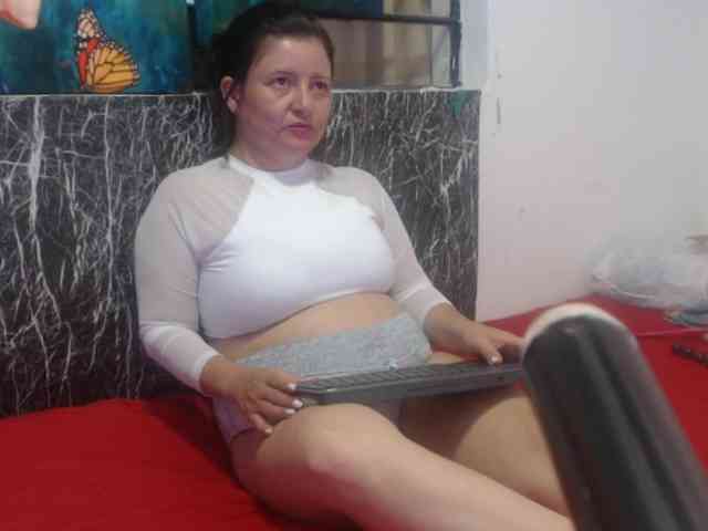 DeboraCienfuegos25 webcam